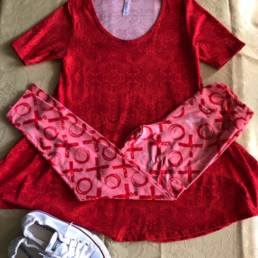 LuLaRoe Valentine Outfit Perfect Tee with leggings